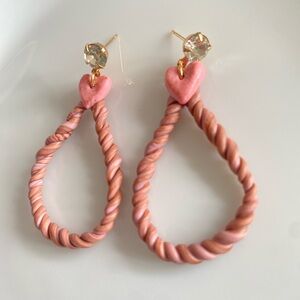 Chic Pink Heart Twist Earrings